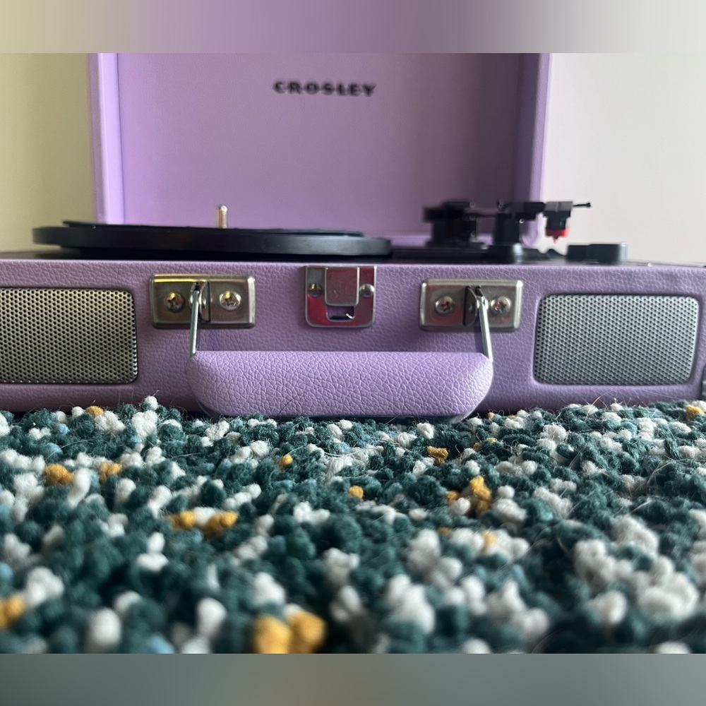 Super cute purple CROSLEY record player!